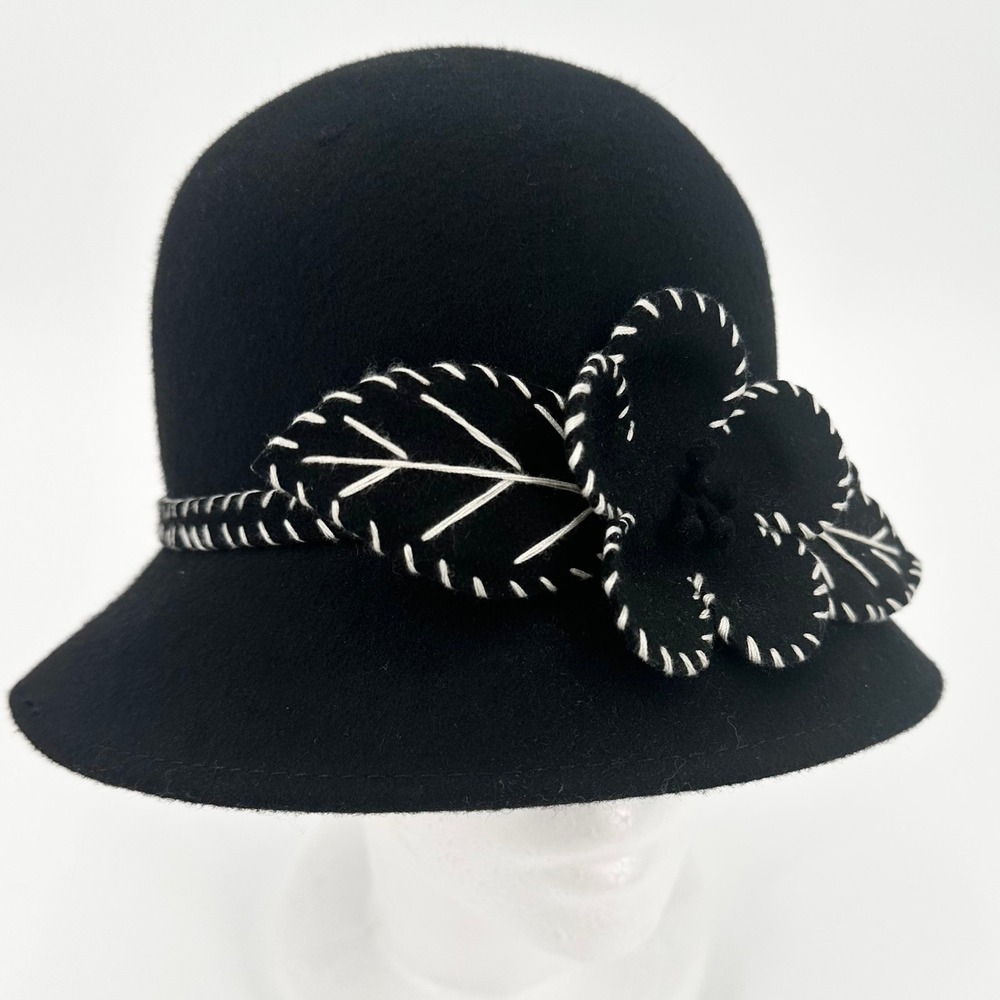 August Black 100% Wool Cloche Hat White Whipstitch Flower Leaf Retro Gatsby